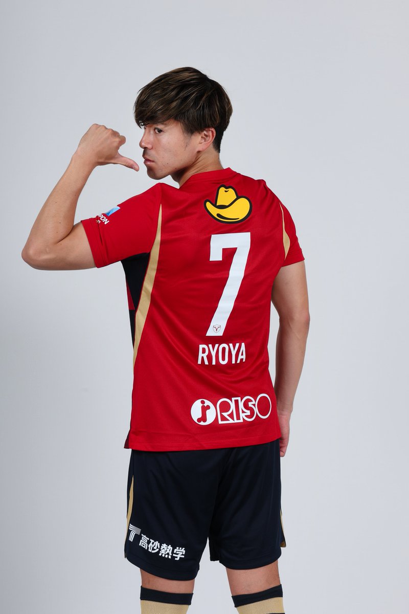 atlrs_official's tweet photo. 新シーズンに向けた撮影の裏側をお届け👀✨️

ピッチとは違うリラックスした表情や、新しいユニフォームに身を包んだ選手たちの様子をご覧ください！

今シーズンも熱いご声援をよろしくお願いします🔴

#鹿島アントラーズ #antlers https://t.co/AEVDPcm3Sc