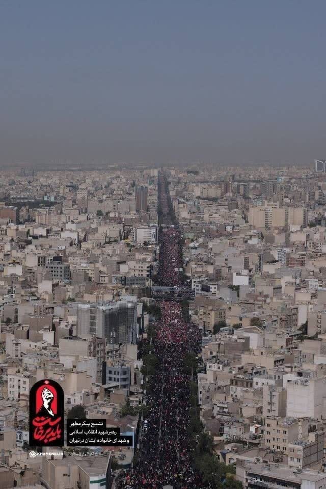 Amirhaf53211823's tweet photo. بدرقه‌ی تاریخی...😭🖤😭🖤😭🖤😭😭

#باید_برخاست 
#خیمه_انقلاب https://t.co/QPHGSaOdqe