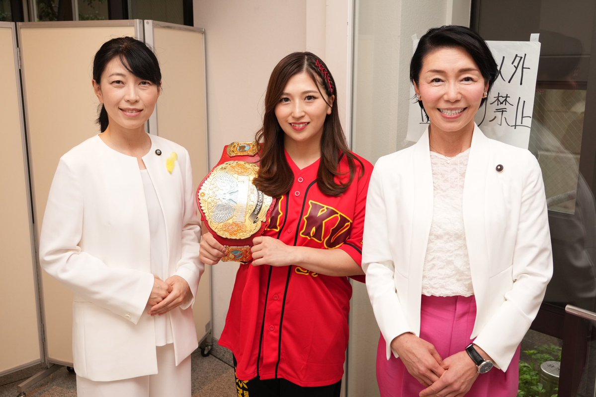 miku_aono's tweet photo. 改めまして、昨日は川越凱旋大会ありがとうございました！

森田はつえ川越市長、埼玉県議会議員のしぶやまみこ議員が応援に駆けつけてくださいました✨

温かいエールを本当にありがとうございました。

地元川越の応援を力に、プロレスを通して少しでも川越に恩返しできるよう頑張ります❤️‍🔥

#pw_mg https://t.co/jIaMTu9Gno