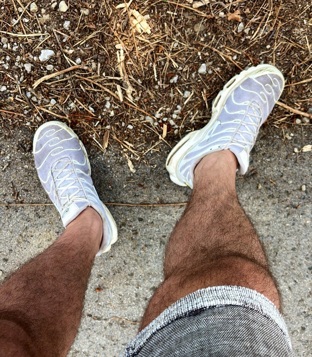 baraba89's tweet photo. Barefoot in kicks all day = nuclear foot funk by evening. 🤤🏧💸 https://t.co/ozpF42Z6SS