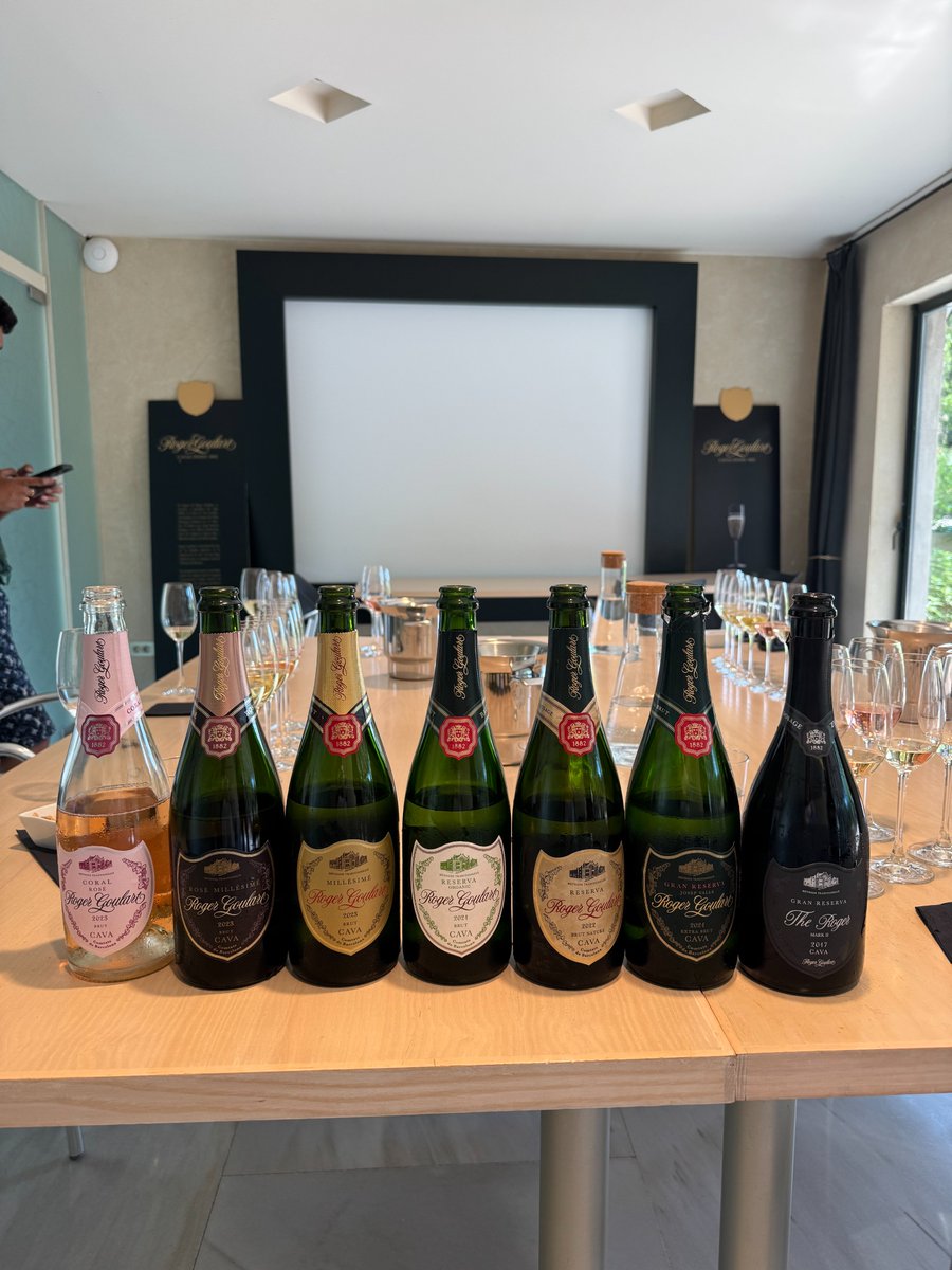 DO_Cava's tweet photo. Last week, at D.O. Cava we had the pleasure of hosting a group of journalists from the UK 🍾

During their visit, they experienced an immersive journey through the Cava region, exploring wineries and vineyards, and getting a closer look at the traditional method that defines the identity and expression of every Cava.

Our thanks to all participating wineries for opening their doors and sharing their work, and to our guests for their engagement throughout this journey into the origins of Cava 🥂

#DOCava #Cava #Enotourism #CavaMoments #WineExperience