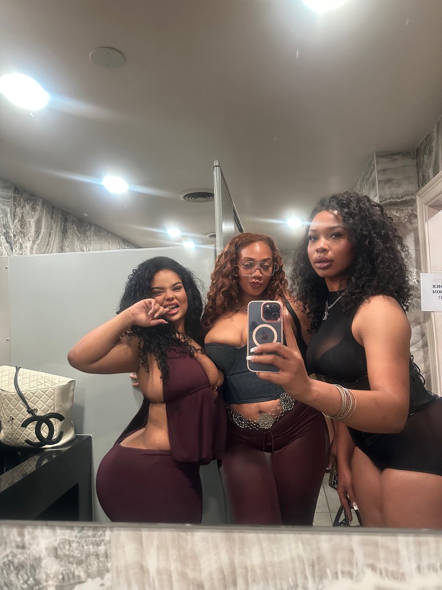 jascatron's tweet photo. me first getting to the club vs leaving lol we was so drunk https://t.co/yA7Ym42tga