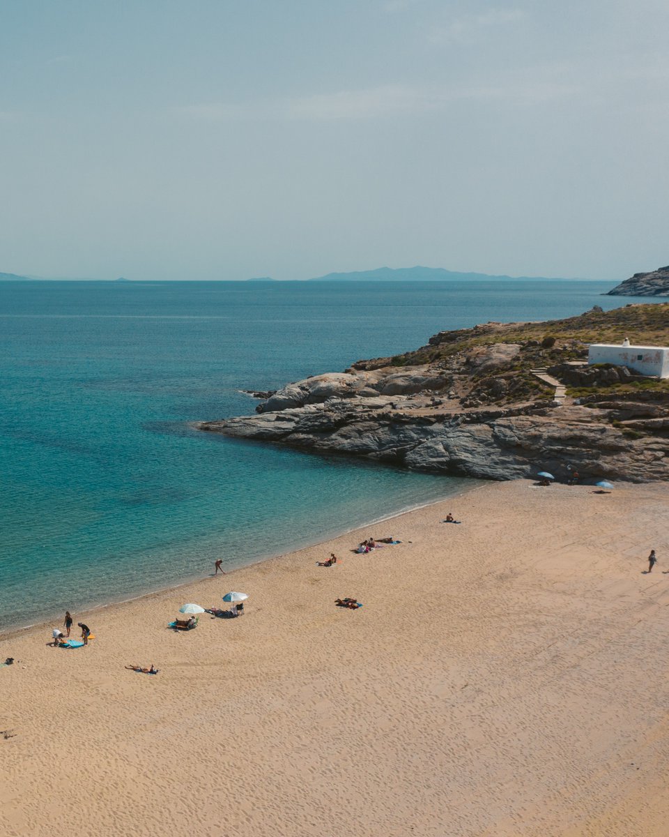 DiscoverGRcom's tweet photo. This is the relaxing side of Mykonos most people walk past in July. 💙

Everyone knows the loud side. But the best beaches in Mykonos are the calm ones and there are more than you'd think. 

🌞The trick: go before 9am in the morning or after 5 in the afternoon. Same Mykonos beaches, half the people, none of the midday heat.