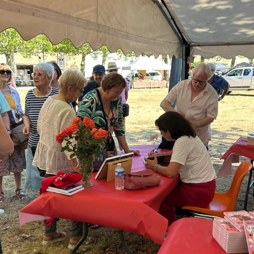 La_REC_'s tweet photo. 📚C’était ce dimanche à Pampelonne ! 
Malgré la chaleur, vous étiez nombreux à la dédicace du nouveau livre de @CaroleDelga, « Quand Vichy jugeait Léon Blum ». Merci pour votre accueil !

📆Rendez-vous le 8 juillet à la @j_jaures 

👉 https://t.co/n3dZmaRt5A https://t.co/TW6IigE1NN
