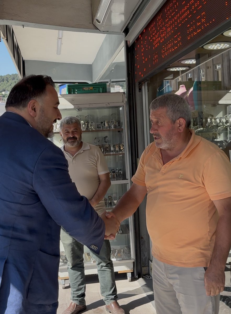 Behadir's tweet photo. Adımlarımız sokaklarda, gönlümüz hemşehrilerimizle…

Bugün yine esnafımızın kapısını çaldık. İçten karşılamaları, samimi sohbetleri ve güzel temennileri için her birine teşekkür ediyorum. https://t.co/7ARGwf7YEq
