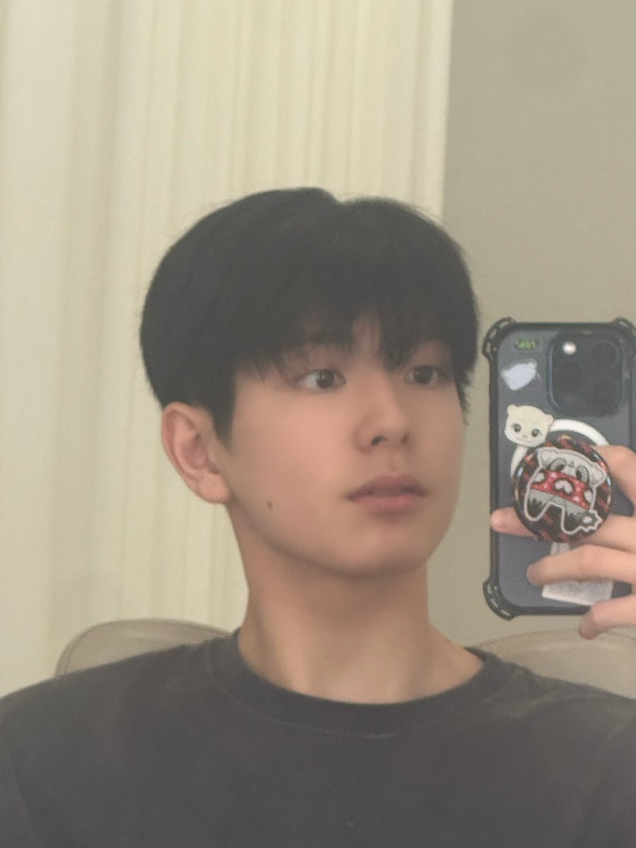 260706 🦦🫧 YUKI sent a new photo and said he got a haircut (the