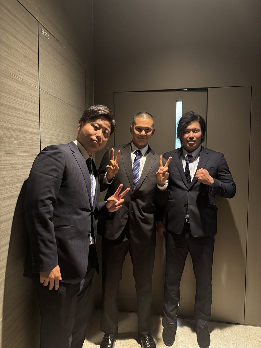 natsukiws's tweet photo. 【記念すべき1日】
今日で昨年指名を受けた3選手全員が支配下選手として登録🥲✨

ここから更に各々が思い描く理想の選手生活を送れることを願っています。

本当に本当におめでとう！㊗️🎉
写真はドラフト当日の初々しい様子☺️

#能登嵩都
#牧野憲伸 
#知念大成 
#オイシックス新潟アルビレックスBC https://t.co/ckJz61MmMn