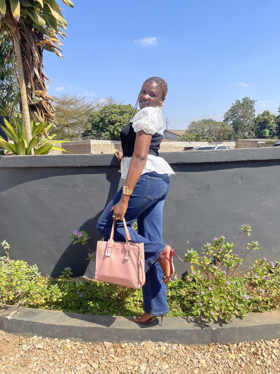 PrettyDarkest's tweet photo. A tall girl who enjoys adding some inches ❤️‍🔥💋🖤 https://t.co/y8xPmsPza4