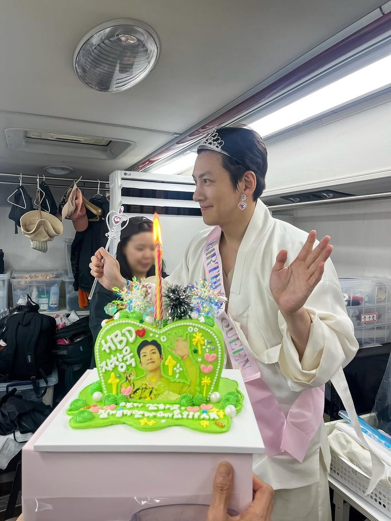 tomybtfl's tweet photo. 수상하리만큼 생일날만 되면 요술공주되는 남자 https://t.co/attZ611Tkp