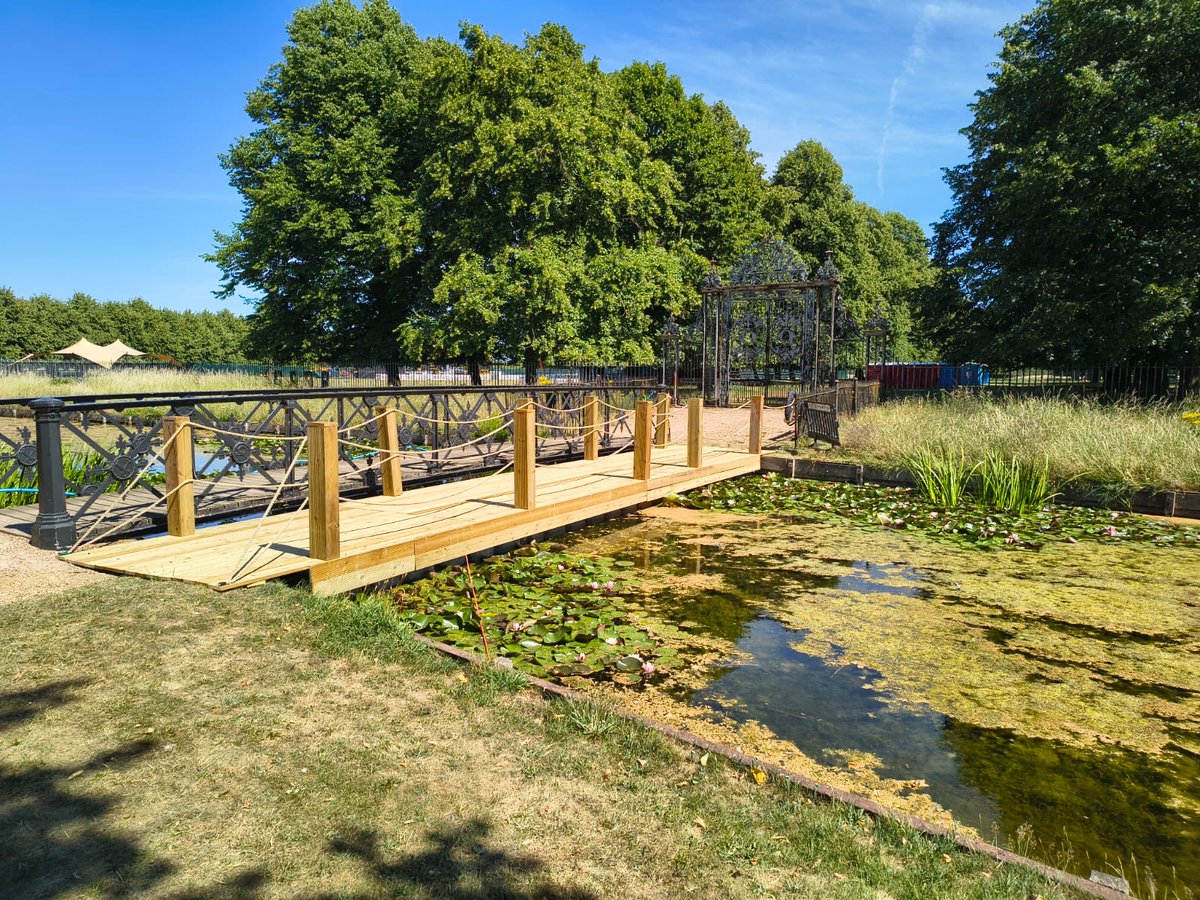floatingpontoon's tweet photo. We’ve been at Hampton Court Palace this weekend, where our team installed a decked pedestrian access bridge for the first ever Rest is History Festival. #pontoon #bridge #events #access https://t.co/NrylbwzUT2
