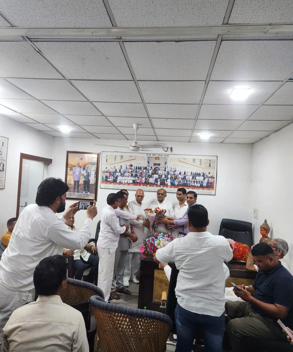 TeamRLD1's tweet photo. राष्ट्रीय लोक दल के वरिष्ठ नेता एवं पूर्व सांसद माननीय श्री के. सी. त्यागी जी को पार्टी के संसदीय बोर्ड का अध्यक्ष नियुक्त किए जाने पर त्यागी महासभा, हापुड़ तथा अखिल भारतीय त्यागी ब्राह्मण सभा, महानगर एवं जिला गाजियाबाद के पदाधिकारियों, सदस्यों एवं त्यागी समाज के सैकड़ों https://t.co/G6XIg5lB7n