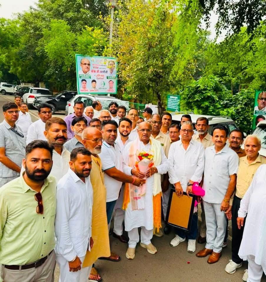 TeamRLD1's tweet photo. राष्ट्रीय लोक दल के वरिष्ठ नेता एवं पूर्व सांसद माननीय श्री के. सी. त्यागी जी को पार्टी के संसदीय बोर्ड का अध्यक्ष नियुक्त किए जाने पर त्यागी महासभा, हापुड़ तथा अखिल भारतीय त्यागी ब्राह्मण सभा, महानगर एवं जिला गाजियाबाद के पदाधिकारियों, सदस्यों एवं त्यागी समाज के सैकड़ों https://t.co/G6XIg5lB7n