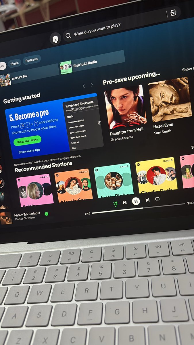rhaemartp's tweet photo. @SpotifyCares is it normal if theres a gap? or i could do something so there is no gap? https://t.co/qJ7vo7PY5o