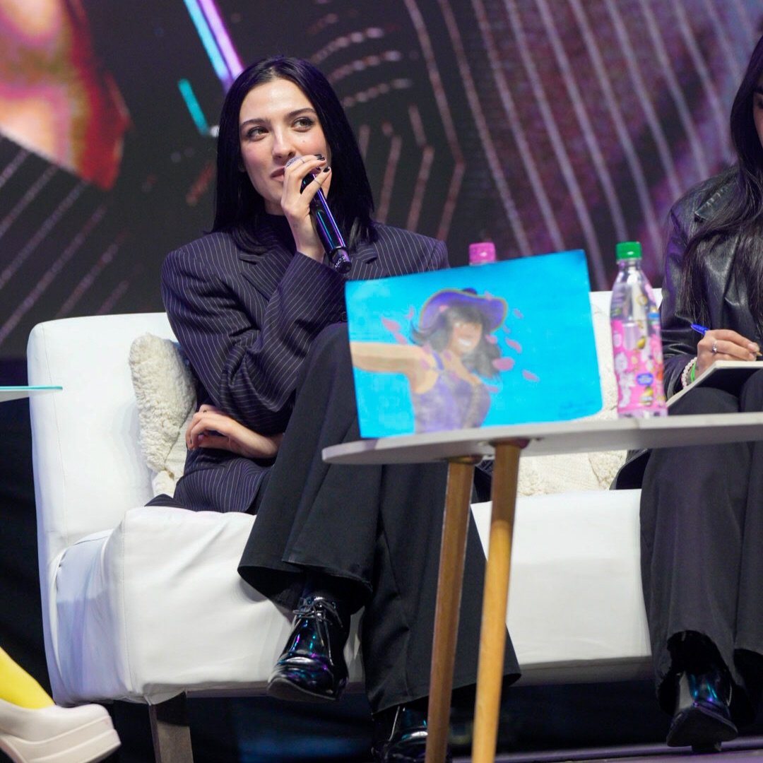GeekZoneGZ's tweet photo. Lera Abova, Nico Robin en 'ONE PIECE', habla sobre el personaje y lo mucho que la representa:

"Me siento muy honrada de tener este papel, pero lo importante para mí es que somos muy similares. He vivido la depresión durante 28 años hasta que encontré a mi gente". https://t.co/Vsh0vwLBOf