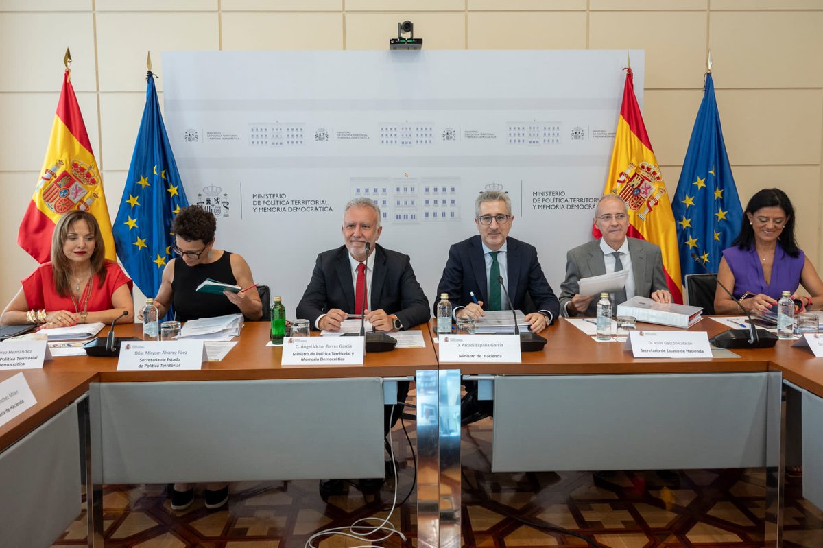 territorialgob's tweet photo. El ministro @avtorresp ha presidido, junto al ministro de Hacienda @ArcadiSD, la Comisión Nacional de Administración Local.

📍Sede del @territorialgob. https://t.co/Of32ZhJHca