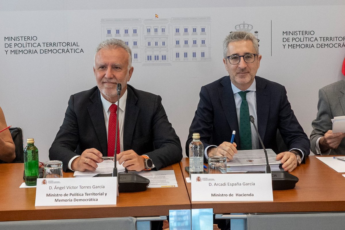 territorialgob's tweet photo. El ministro @avtorresp ha presidido, junto al ministro de Hacienda @ArcadiSD, la Comisión Nacional de Administración Local.

📍Sede del @territorialgob. https://t.co/Of32ZhJHca