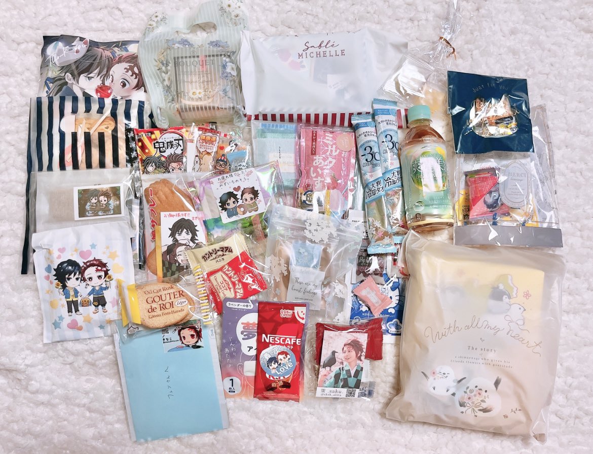 feng_8013's tweet photo. 改めまして、ご挨拶して下さった方々ありがとうございました！
差し入れもありがとうございます🥰

ひとつひとつ大切にいただきます🫶 https://t.co/VpP2XsEkgH