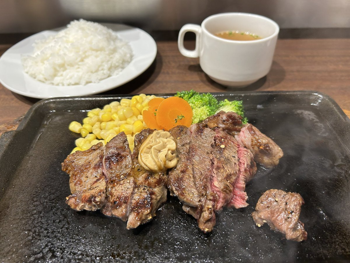 smiley_SSS's tweet photo. あまり肉を食べない(意外)んだけど
最近無性にステーキが食べたくてね。

いきなりステーキに初来店。🥩 https://t.co/6mlRGksxtq