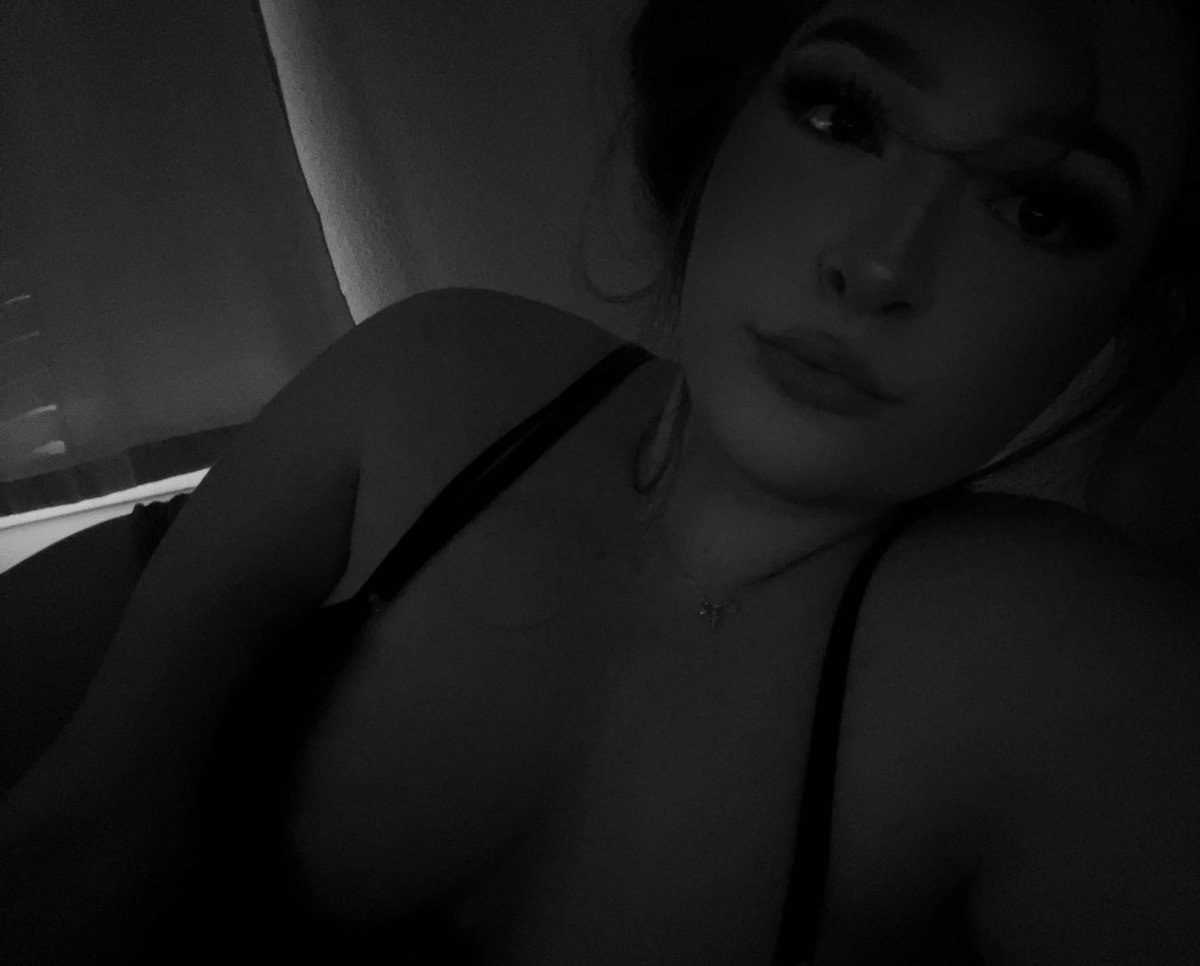 kittyyx83's tweet photo. hi daddy #nsfwtwt https://t.co/SyzN4JFecE