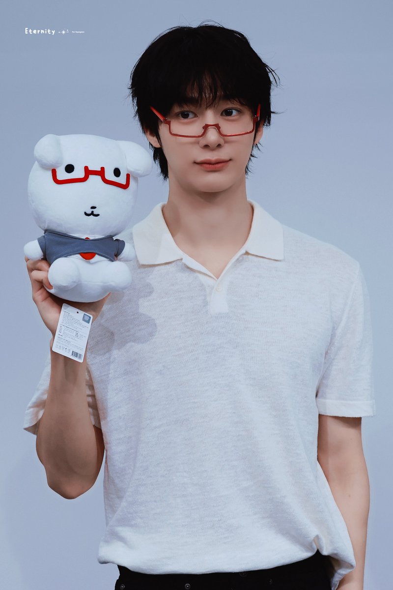 eternity_hw's tweet photo. 260704 채냥이가 안경가나디!!!😻👓 #형원 #HYUNGWON 
#몬스타엑스 #MONSTAX #MONSTA_X https://t.co/95q6TfYoGW