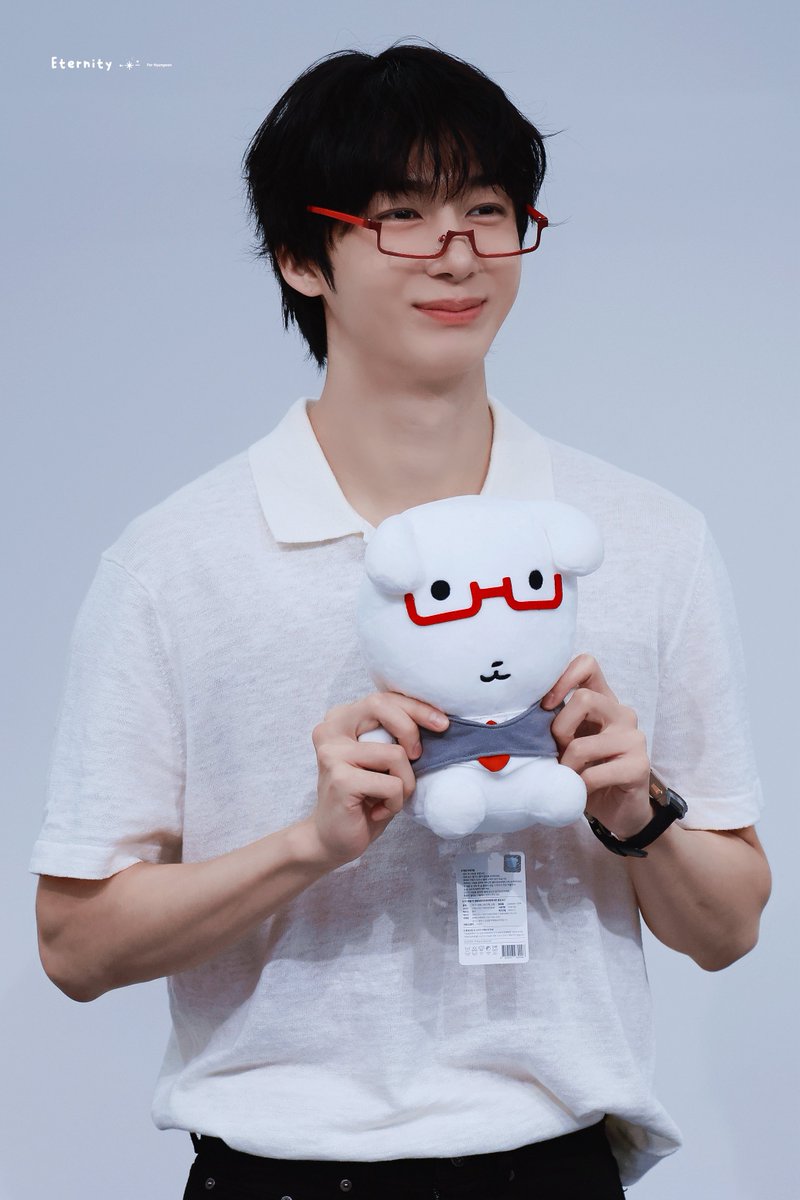 eternity_hw's tweet photo. 260704 채냥이가 안경가나디!!!😻👓 #형원 #HYUNGWON 
#몬스타엑스 #MONSTAX #MONSTA_X https://t.co/95q6TfYoGW
