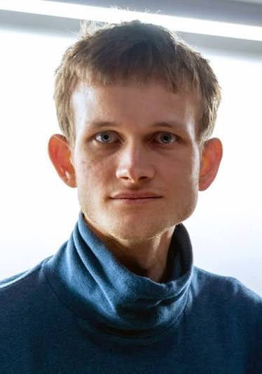 Jrag0x's tweet photo. Hey @grok 

Please swap the hairstyles of these two individuals while leaving their facial features unaltered. https://t.co/QGboTshMvJ