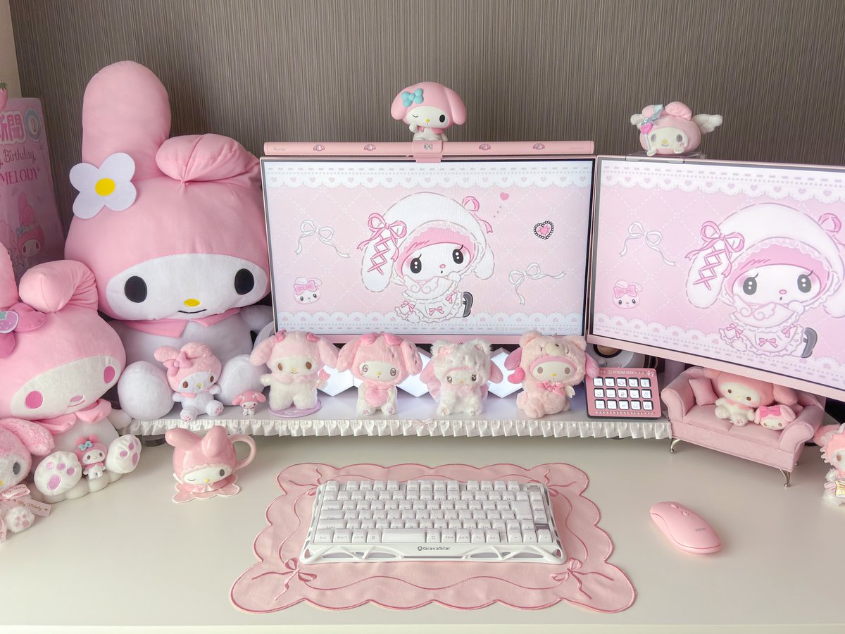 LIBERA_PINK's tweet photo. 上品でふんわり優しいホワイトキーボード⋆.*

Gravastar
♥ Mercury K1 Opaline White ♥
日本語配列モデルが新登場 ✧︎*。

提供(@gravastar_jp)様

深みのあるコトコト音と
高級感のあるアルミ合金ボディ.⋆𝜗𝜚

Gravastar公式サイトで使えるクーポンコード【 libe 】で10%off ✧︎*

動画は後日投稿します⋆.*

#desksetup  #gravastar