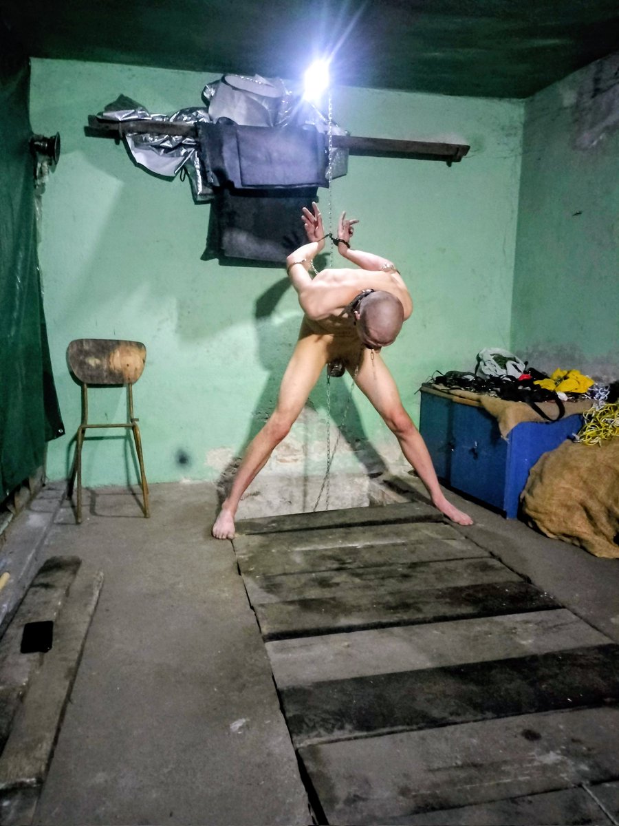 Bondage1999's tweet photo. My slave is very happy that he has to spend some time in such a comfortable position https://t.co/WlUrOPKNlC