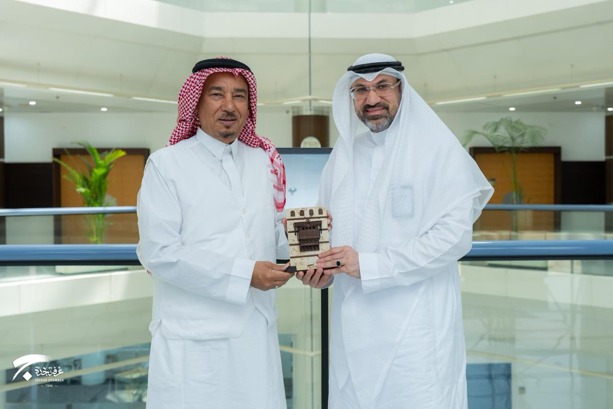 JeddahChamber's tweet photo. استقبل الأمين العام لـ #غرفة_جدة سعادة الأستاذ رامز آل غالب، مدير عام معهد أكاديمية أكسفورد للتدريب سعادة الدكتور مازن عبدالرزاق بليلة، حيث ناقش الجانبان فرص التعاون المشترك في مجالات التدريب والتأهيل وتطوير الكفاءات، بما يسهم في دعم رأس المال البشري. https://t.co/kF2nXarfAy