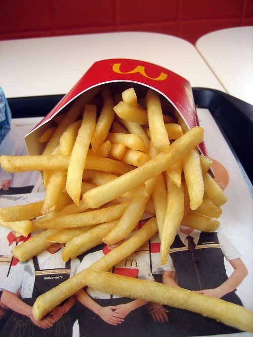 ChefX32qa's tweet photo. Describe McDonald’s fries in one word 🍟 https://t.co/TPJXEJwdjI