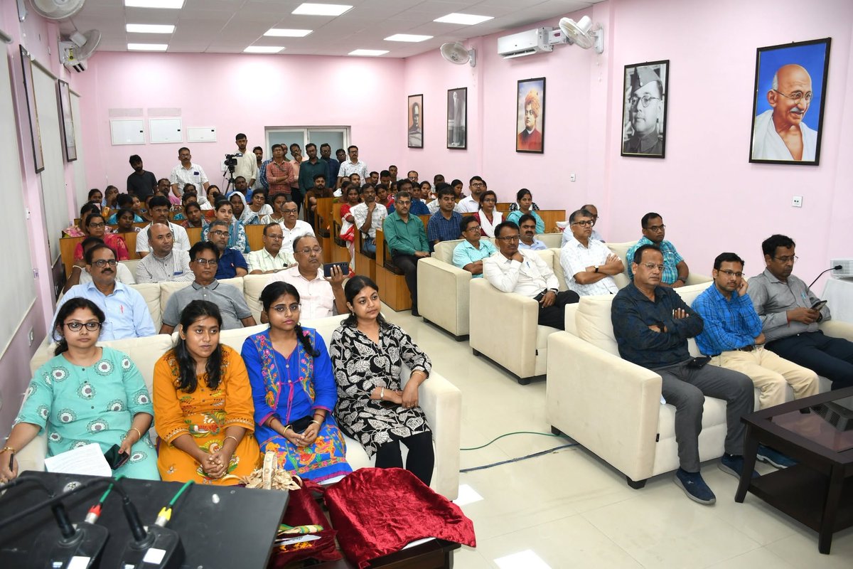 ICAR_CRIJAF's tweet photo. ICAR-CRIJAF Organizes Krishak Sabha/Khet Bachao Abhiyaan to Promote Sustainable Farming and Jute Entrepreneurship on 18.06.26
#KhetBachaoAbhiyan #ICAR #BalancedFertiliserUse #CRIJAF #KrishakSabha #SustainableAgriculture #AgriDrone #GreenManuring #BioFertilizers #womenempowerment https://t.co/3gW1UJKuYo