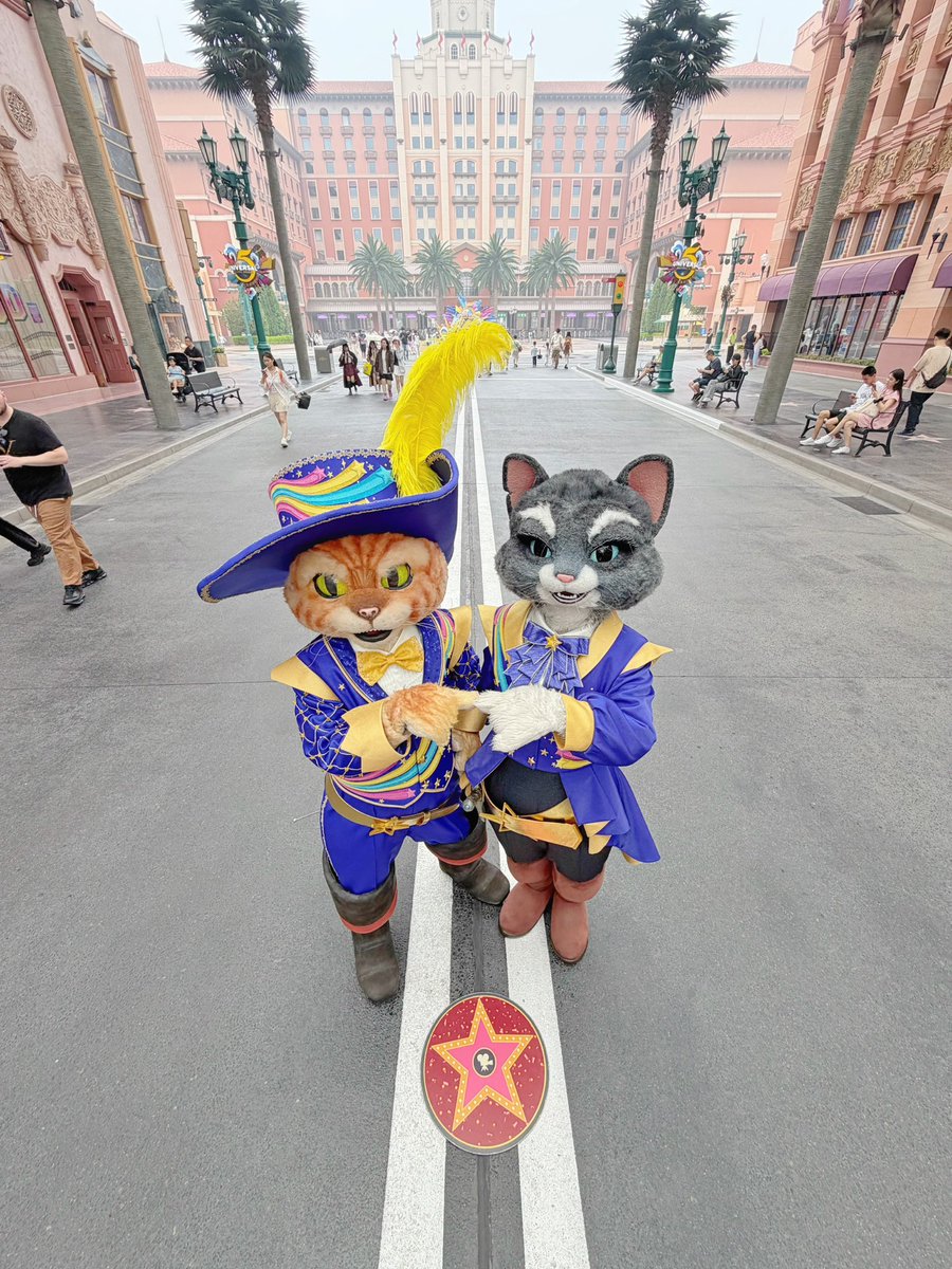 wulimaliniaoli's tweet photo. 👉👈
#universalstudiosbeijing #universalbeijingresort #UBR #shrek #pussinboots https://t.co/EfZRBJ1AhM