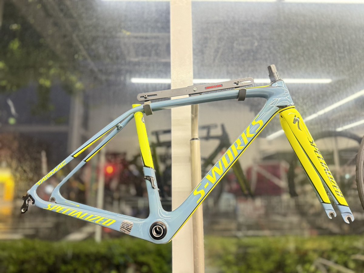 cycly_simada's tweet photo. フレーム紹介  

2016 SPECIALIZED  S-WORKS  TARMAC  SL5
サイズ49
https://t.co/dip3VW0ejV
限定ティンコフカラー
レーシングバイクの基本を追求し、高性能を実現したオールラウンドロードレーサー！
フレームで登場！カスタムでいかがですか♪

 #サイクリー #島田橋  #ロードバイク #中古 #買取 https://t.co/vpRKVfh2zp