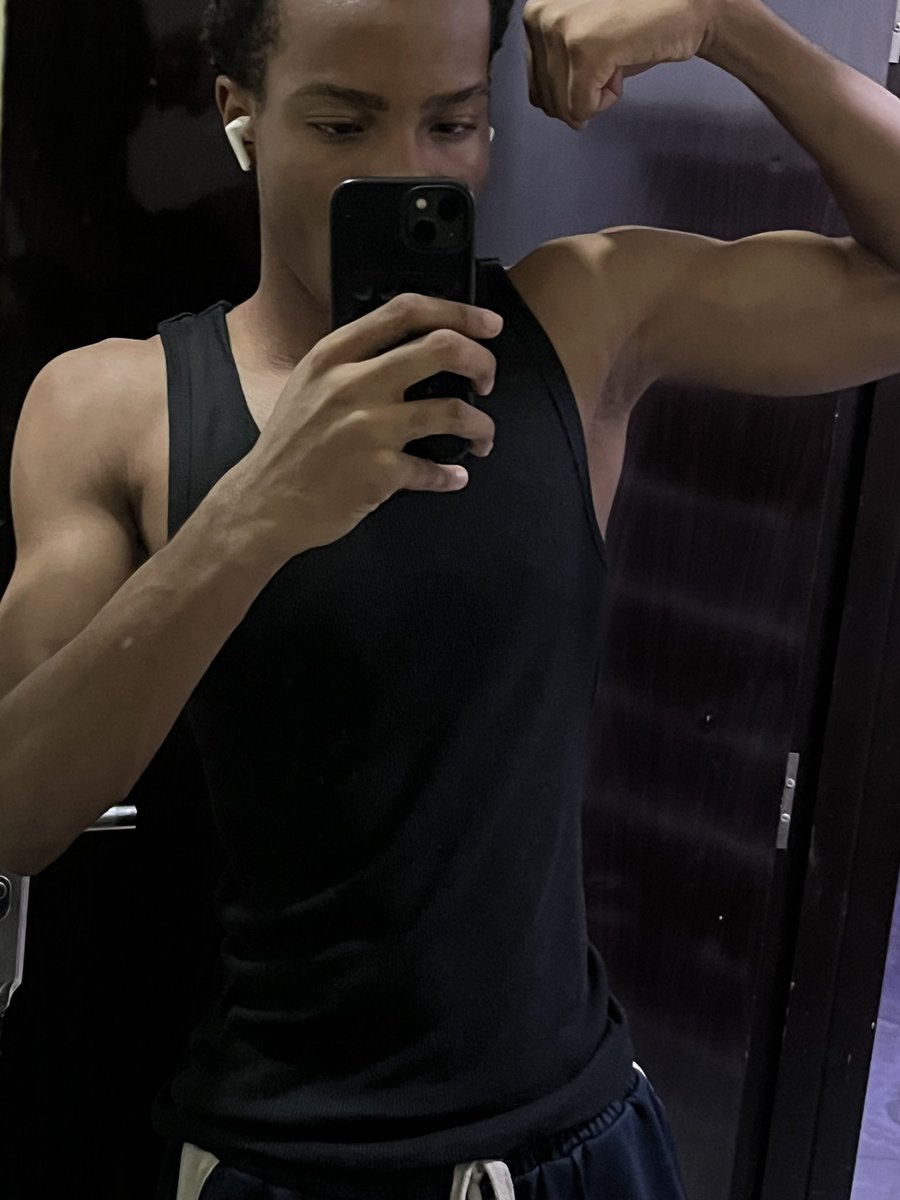 youfounddav's tweet photo. I really missed working out🏋🏽 https://t.co/rkaQcS4Dy3