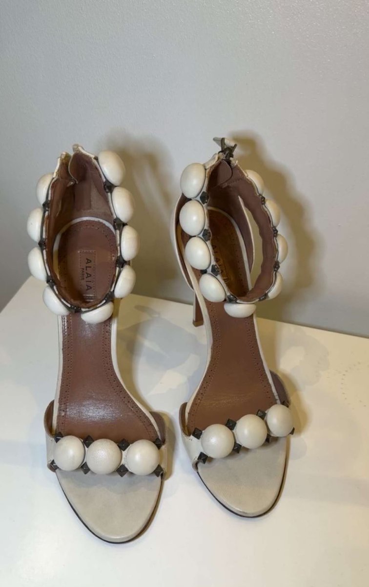 narasconsignmnt's tweet photo. Alaia Bombe sandals size 38.5
worn twice
$500
dust bag
#narasconsignmentstore #luxuryshoes #alaia #luxuryconsignment https://t.co/uK4AhymCho
