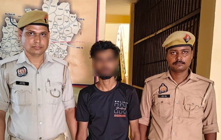 Etahpolice's tweet photo. एटा- थाना जलेसर पुलिस को मिली सफलता, नाबालिग के अपहरण तथा दुष्कर्म के मामले में वांछित अभियुक्त गिरफ्तार।
#UPPolice https://t.co/zaCWLkb0M4