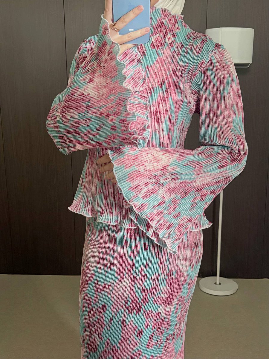 ollanomb's tweet photo. Motifnya tuh bikin look makin effort walaupun dipakein bawahan polos atau motif yang sama. Belinya bisa disini yah bebs https://t.co/HrYaEw2WhW 🫶 https://t.co/bZdjuMw3pg