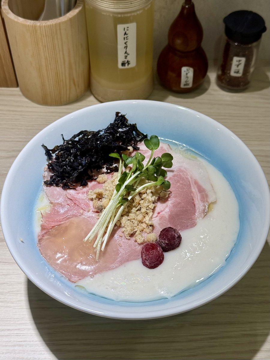 umaumen's tweet photo. らぁめん 希いろ さん
真鯛と貝の冷やしラーメン https://t.co/zzr0v4dbl3