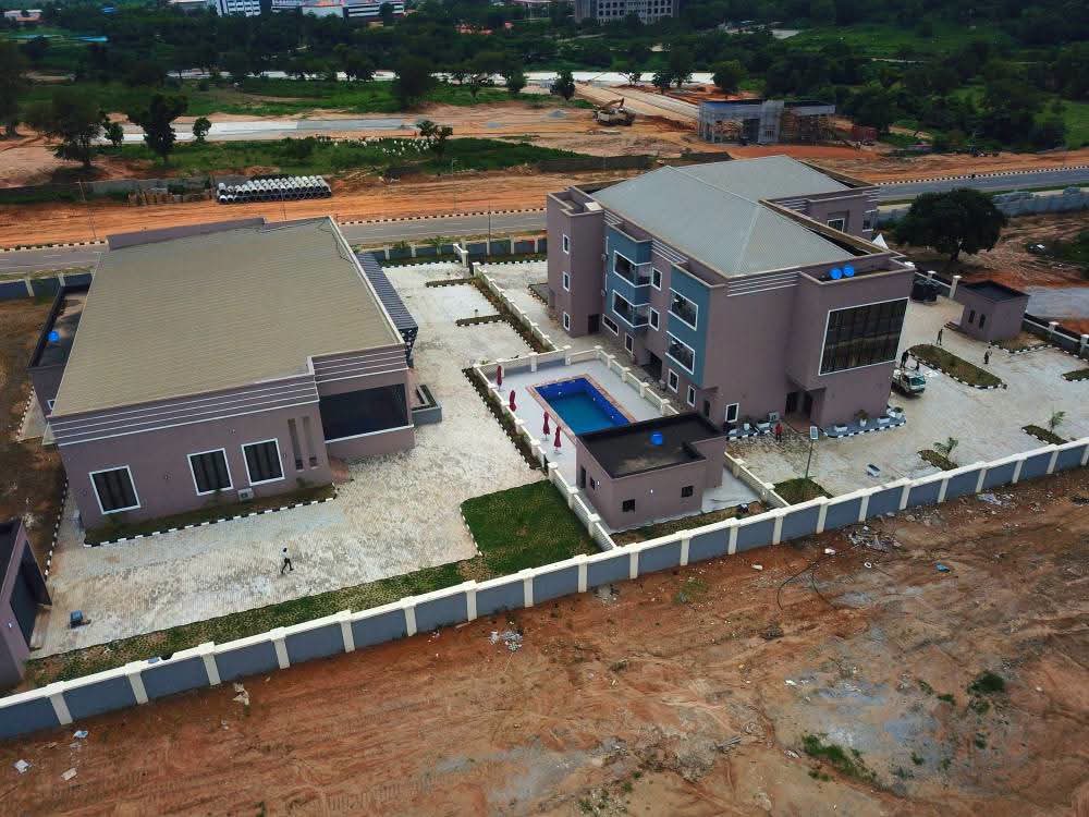 abdullahayofel's tweet photo. NEWS: The Best Minister of FCT, Nyesom Wike will be commissioning the Office annex for the Body of Benchers in Abuja today❤️🇳🇬

That make it Day 19 of back to back project commissioning…….All within three years. https://t.co/4cmU1xR4xL