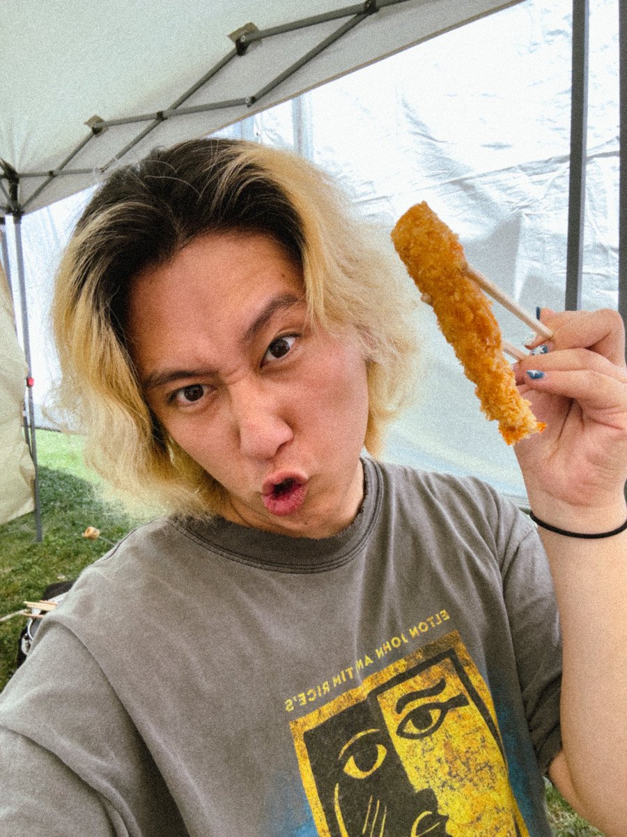 ufobey369's tweet photo. 去年の事を覚えてくれていて声をかけてくださったり、後方からもライブに参加してくださったり、どれもこれも嬉しくてまた来られたことに感極まりました！

ダンサーズとも再会できて
ハッピーエビフライ🍤✨

この楽しさまさに″沼″ですね

#沼フェス ありがとうございました！！！ https://t.co/E3LxiGz3u0