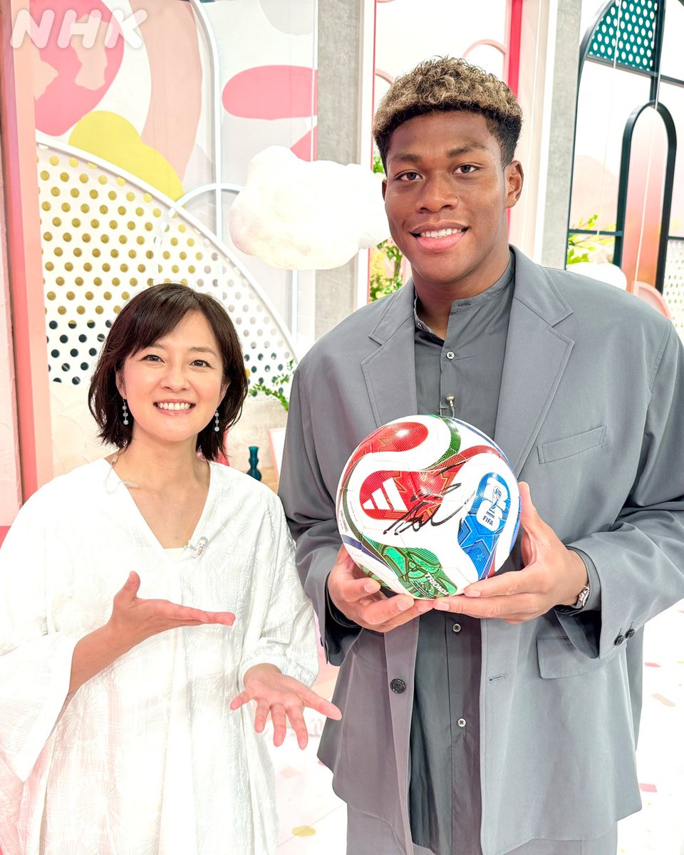 NHK_soccer's tweet photo. サッカー日本代表の鈴木彩艶選手が生出演した
「あさイチ」はNHK ONEで見逃し配信中
番組のサラダ特集企画で
「ドレッシングワールドカップ」にも出場(？)しました

見逃し配信は🔽のURLから
https://t.co/Bhl2HduQsq

#あさイチ
#鈴木彩艶
#サッカー日本代表
#FIFAWorldCup https://t.co/7gIQHvM8E6