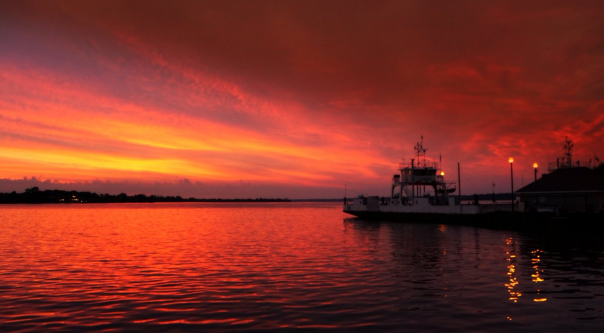 hoppermark's tweet photo. Morning commute. July 6 @weathernetwork  @MTOFerryGlenora  Prince Edward County https://t.co/SYkvL5Pttq