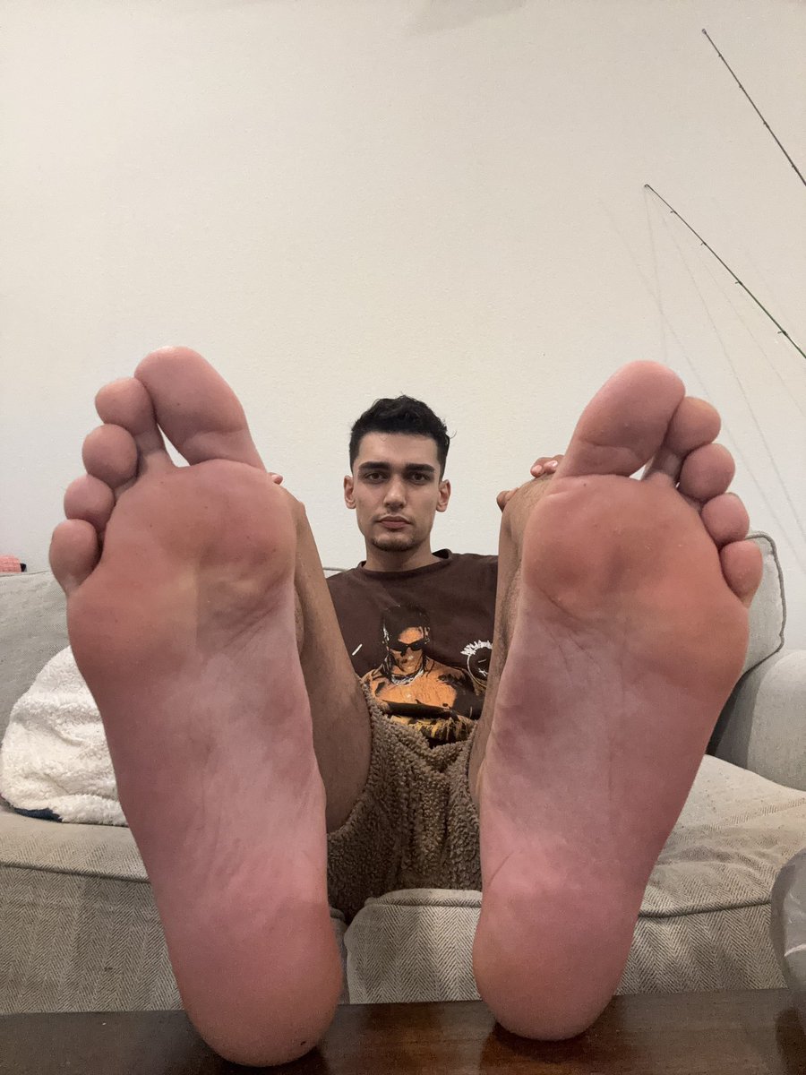 MasterNiko23's tweet photo. hand me whats mine fggts 🤫🤨

#cashmaster #findom #alphamaster #paypig #malefindom #feetfetish #feetworship #footfet��sh https://t.co/x6alJmau7U