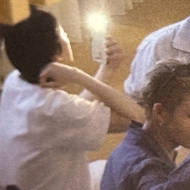 ksncrown's tweet photo. sunoo so innovative using the flash as his “ring light” while checking his reflection on the mirror at the back of his phone 🤣 https://t.co/0QurAg0U04