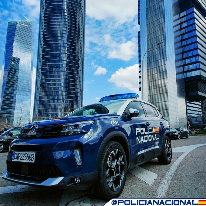 policia's tweet photo. 🚔 Desde primera hora del día, listos para velar por tu seguridad👮‍♂️👮‍♀️

Compromiso, cercanía y servicio para protegerte cuando más lo necesites

#BuenosDías
#SomosTuPolicía https://t.co/uQr2BAk5lr