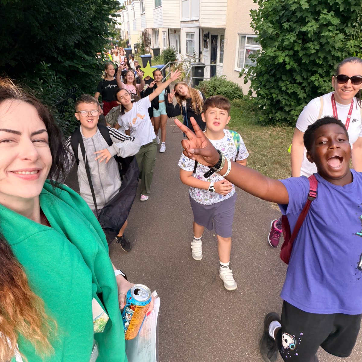 LittleParndon1's tweet photo. On Thursday 2nd June, year 6 visited Harlow Town Park for one last team picnic, to celebrate the end of their Little Parndon Journey. They climbed trees, played sports and enjoyed their fleeting moments embracing being children! https://t.co/1jtLtMaDVG