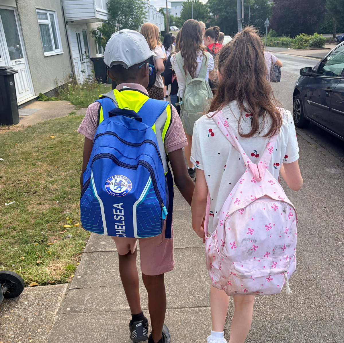 LittleParndon1's tweet photo. On Thursday 2nd June, year 6 visited Harlow Town Park for one last team picnic, to celebrate the end of their Little Parndon Journey. They climbed trees, played sports and enjoyed their fleeting moments embracing being children! https://t.co/1jtLtMaDVG