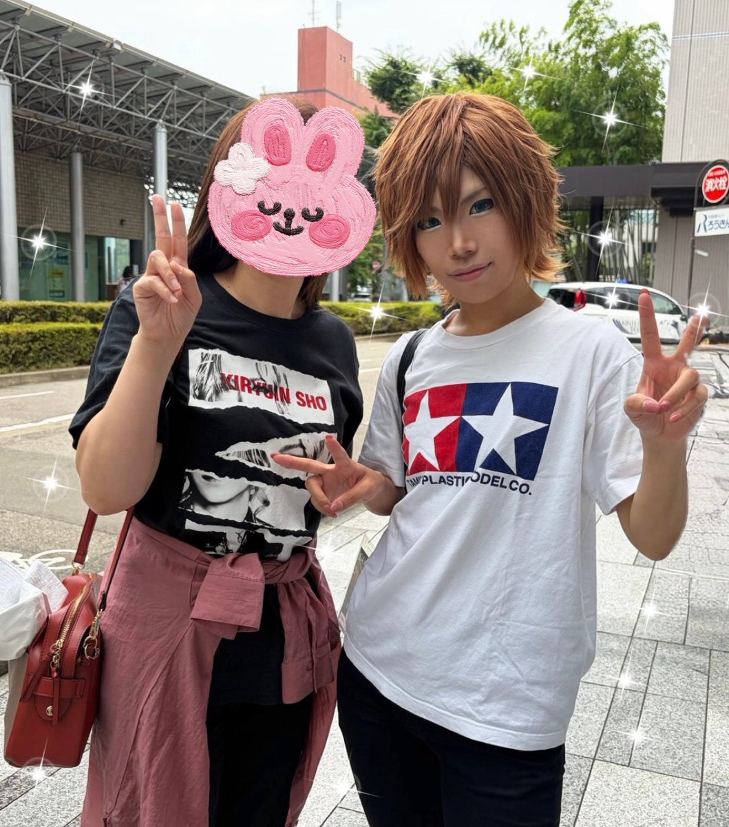 marukin69's tweet photo. キリショーさんコスのあみたすさん(@sat1ma2)と写真ご一緒させていただきました✨
コスプレイベントでも素敵でアニレジェのステージでゴールデンボンバーさん達と一緒に女々しくてを踊るあみたすさんもメチャメチャ可愛いかったです🥰
#アニレジェ https://t.co/dso55bfG96