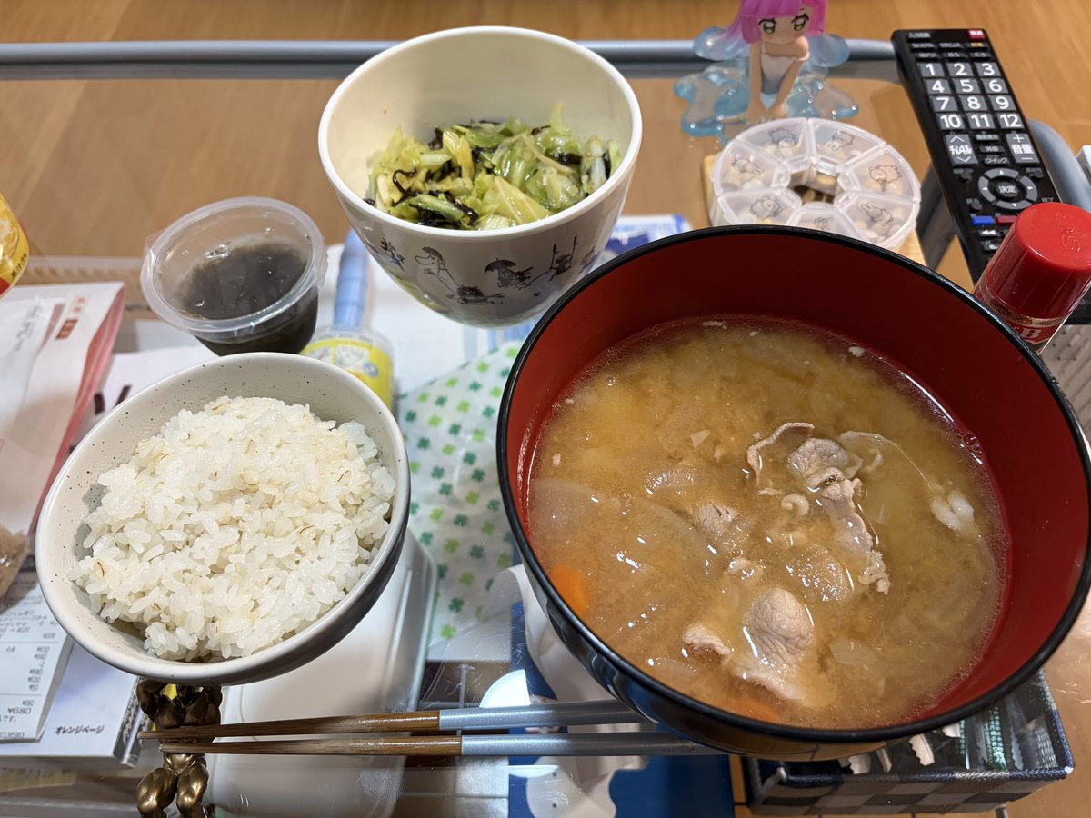 bill6224's tweet photo. 豚汁をおかずにご飯食べるの良いよね https://t.co/qi0osY3tuQ