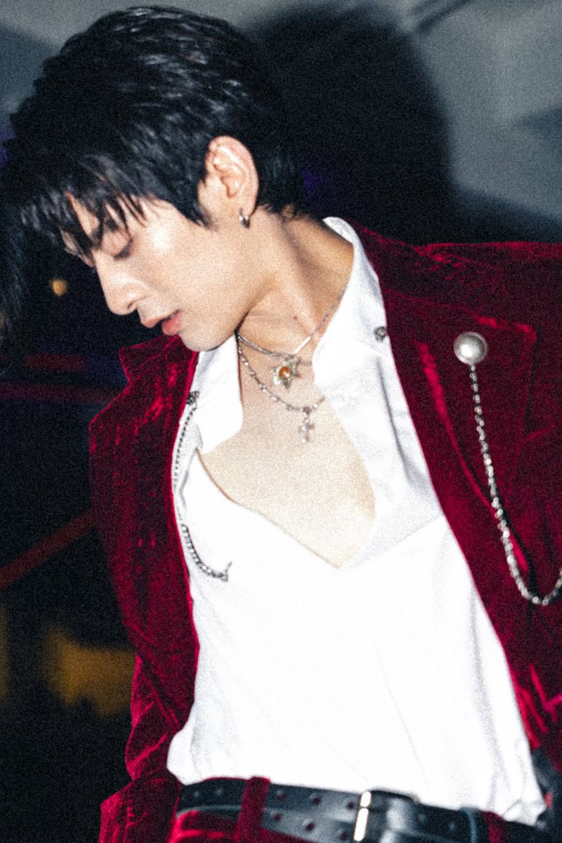 STARSOCIETY_TH's tweet photo. SVRN เปิดประสบการณ์ ‘OVERHOPED’ ผ่าน MV Premiere Event  สร้างความว้าวด้วยโชว์ Performance ที่หลอมรวมดนตรี ศิลปะ ไว้อย่างลงตัว

#OVERHOPEDTheMVPremiere 
#OVERHOPED 
#SVRN 
#GLIIDE 

https://t.co/yUWpA5I8og 

         ค่ำคืนพิเศษที่เต็มไปด้วยบรรยากาศของการเปิดตัวผลงานครั้งสำคัญของ ‘SVRN (SOVEREIGN)’ หรือ ‘ปอร์เช่ ศิวกร’ ศิลปินเดี่ยวจากค่าย GLIIDE ถูกถ่ายทอดผ่านงาน “OVERHOPED: MV PREMIERE EVENT”  ที่จัดขึ้น ณ The Corner House Bangkok เมื่อวันที่ 2 กรกฎาคมที่ผ่านมา 

             สามารถรับชม Official MV เพลง “OVERHOPED” ได้แล้ววันนี้ทาง YouTube ช่อง SVRN และค่าย GLIIDE
 https://t.co/kN8OXcqhuT